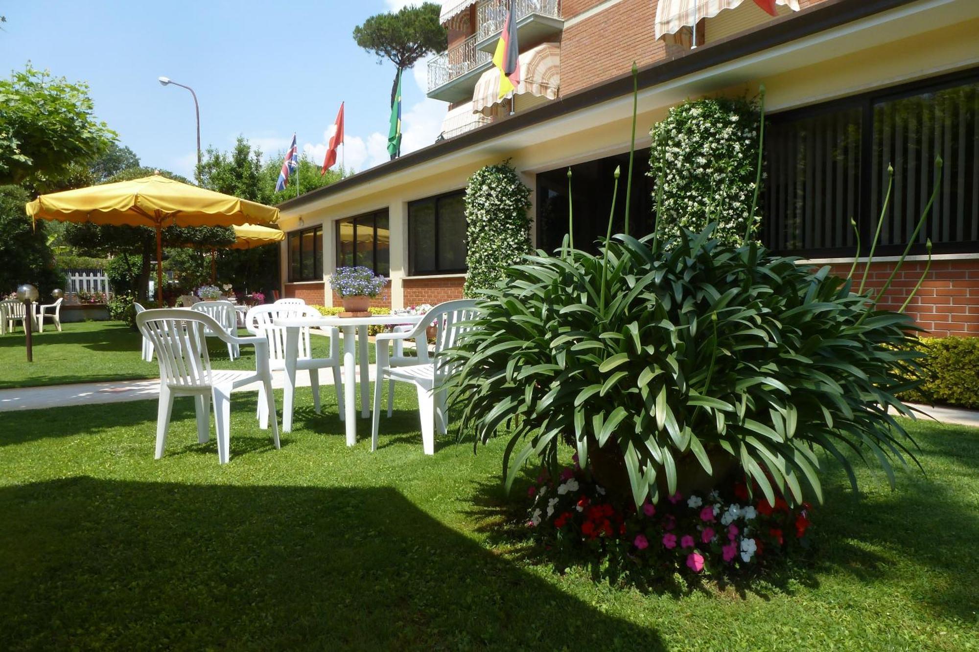 ليدو دي كامايوري Hotel Versilia المظهر الخارجي الصورة